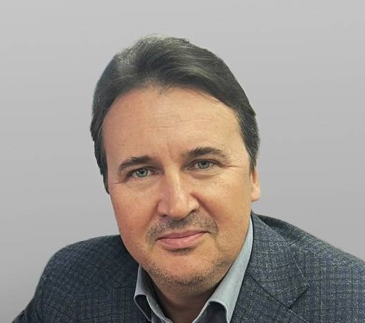 Олег Комаров